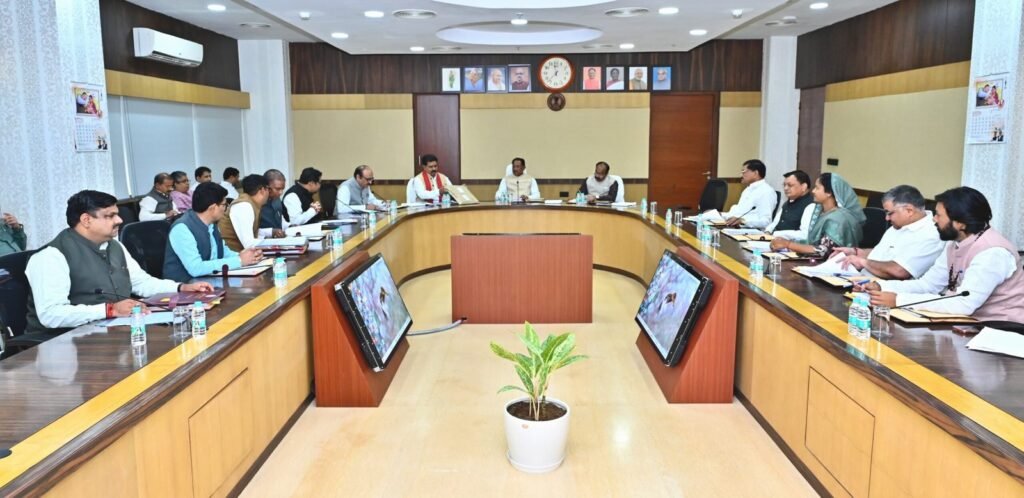 मुख्यमंत्री श्री विष्णु देव साय की अध्यक्षता में आज यहां मंत्रालय महानदी भवन में आयोजित कैबिनेट की बैठक में अनेक महत्वपूर्ण निर्णय लिए गए.