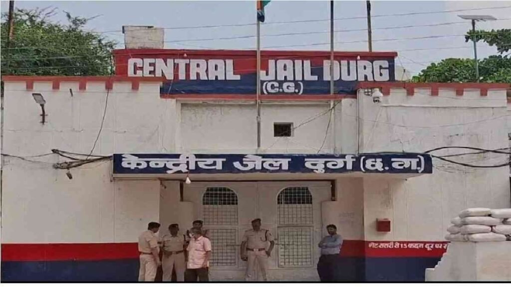 CG News : सोने के जेवरात गबन मामले में जेल में बंद महिला प्रधान आरक्षक ने बेटे को दिया जन्म CG News