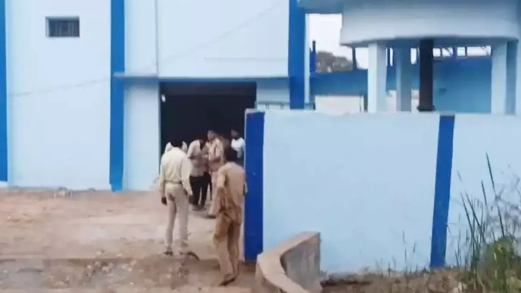 CG News : बलौदाबाजार में ठेकेदार की संदिग्ध मौत, फिल्टर प्लांट की ऊपरी मंजिल पर मिली लाश CG News