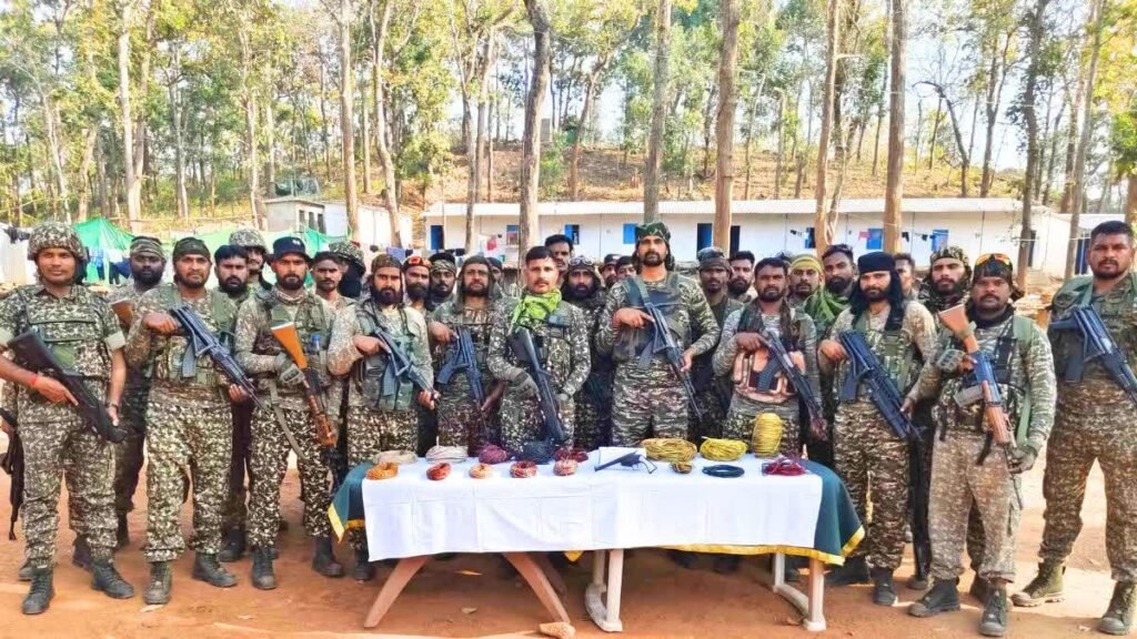 Abujhmad में नक्सली साजिश नाकाम: ओएंगर के जंगलों से भारी मात्रा में विस्फोटक बरामद, 2026 डेडलाइन की ओर सुरक्षा बलों के मजबूत कदम