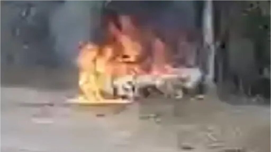 CG Breaking News : कार में लगी आग, कोरबा के जंगल में हुआ बड़ा हादसा CG Breaking News