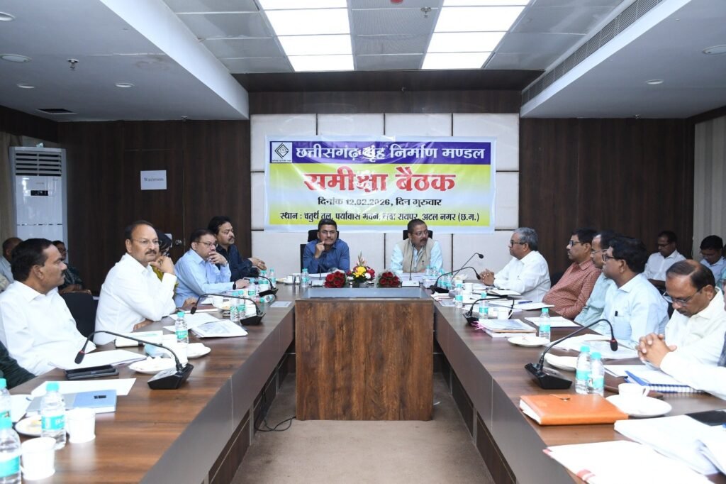 छत्तीसगढ़ गृह निर्माण मंडल के 22वें स्थापना दिवस में अध्यक्ष एवं आयुक्त ने की योजनाओं और शाखाओं की समीक्षा गुणवत्ता एवं समय पर कार्य पूर्ण करने दिए निर्देश.