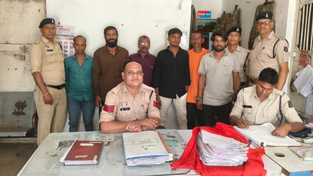 * “सजग कोरबा, सतर्क कोरबा” अभियान के तहत “ऑपरेशन शांति” के अंतर्गत 52 गिरफ्तारी वारंटी, 33 स्थायी वारंटी सहित कुल 85 वारंटियों के विरुद्ध वैधानिक कार्यवाही* *वार्ड क्रमांक 11 के नागरिकों की शिकायत पर 02 व्यक्तियों के विरुद्ध 170 बीएनएसएस के तहत कार्यवाही**