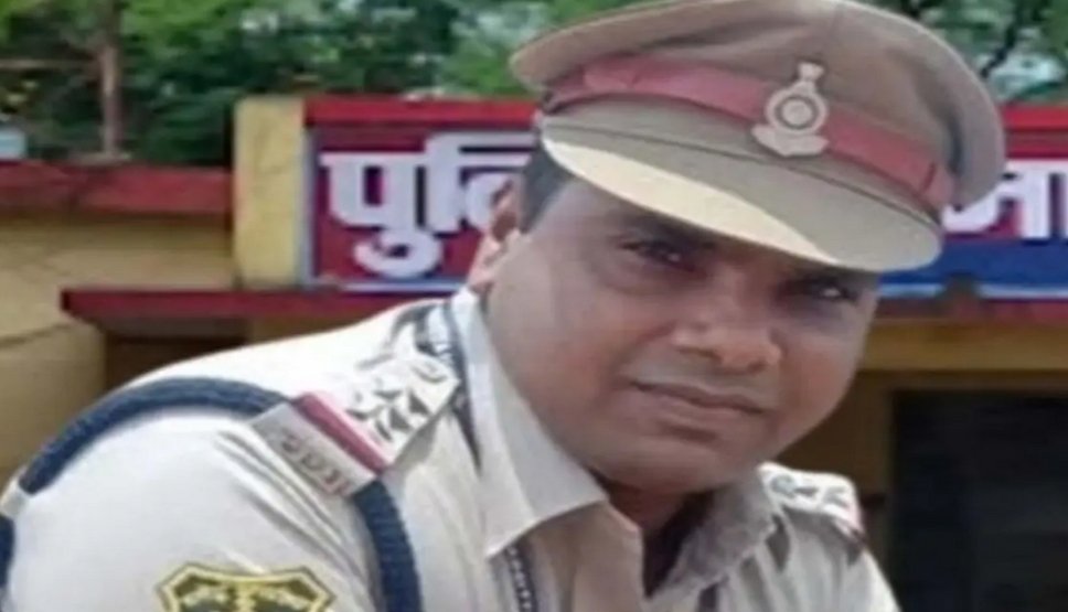 गोबरा नवापारा थाना प्रभारी दीपेश जायसवाल निलंबित, अवैध कारोबारियों से कथित संपर्क पर गिरी गाज