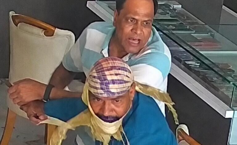BIG BREAKING कटघोरा राज ज्वैलर्स लूटकांड में पुलिस को बड़ी सफलता: दो आरोपी गिरफ्तार, मास्टरमाइंड अब भी फरार, आज दोपहर SP करेंगे बड़ा खुलासा।