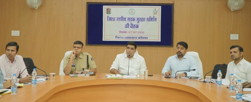 सीएम हेल्पलाइन प्रकरणों में लापरवाही पर कलेक्टर सख्त, विद्युत और शिक्षा विभाग को नोटिस जारी करने के निर्देश।