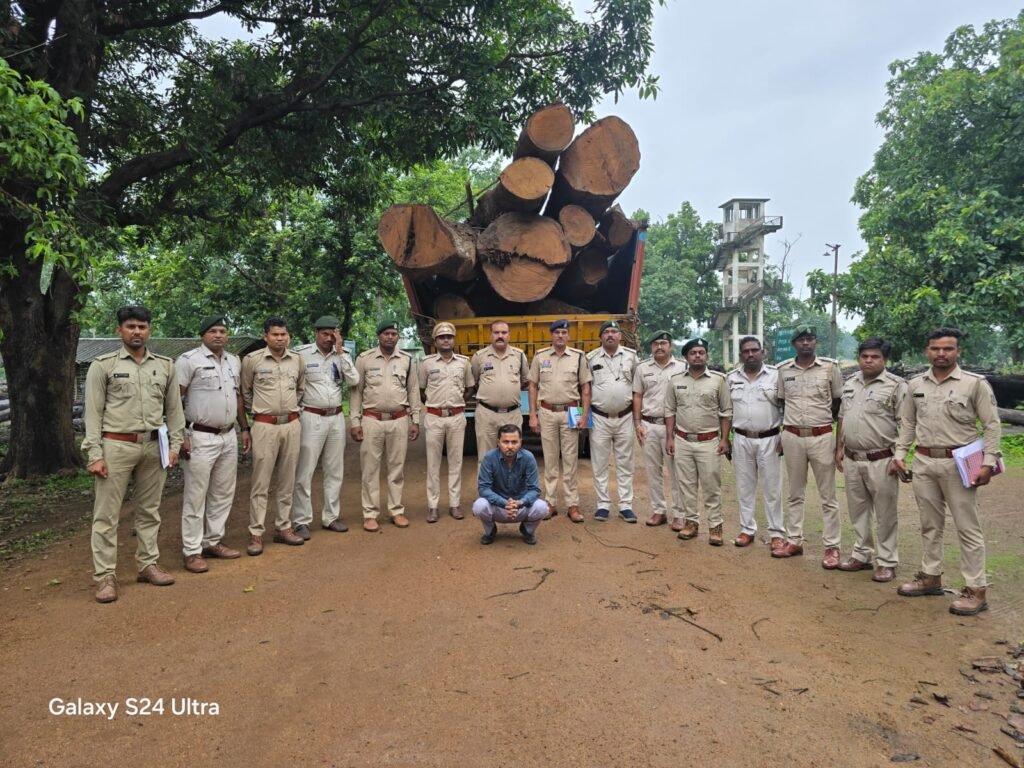 Breaking बेशकीमती इमारती लकड़ी के अमानत में खयानत कर अवैध परिवहन एवं चोरी के मामले में बड़ी कार्रवाई।