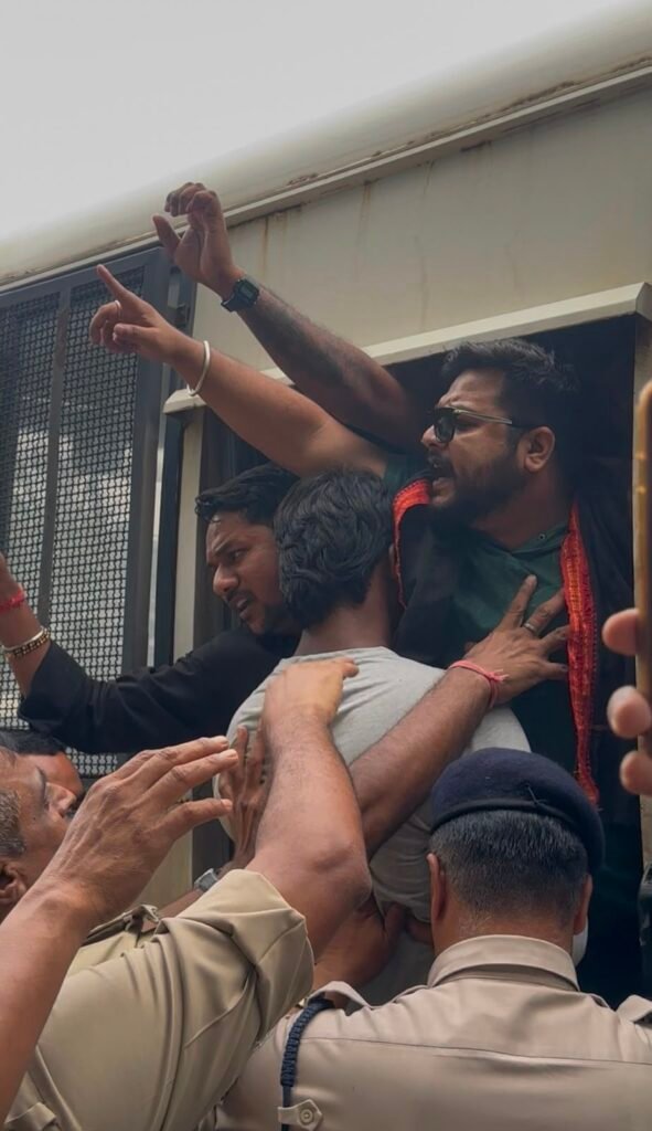 दिल्ली लाठीचार्ज के विरोध में कोरबा में बवाल से पहले कार्रवाई, NSUI प्रदेश महासचिव विशाल सिंह सहित कई युवा कार्यकर्ता हिरासत में।