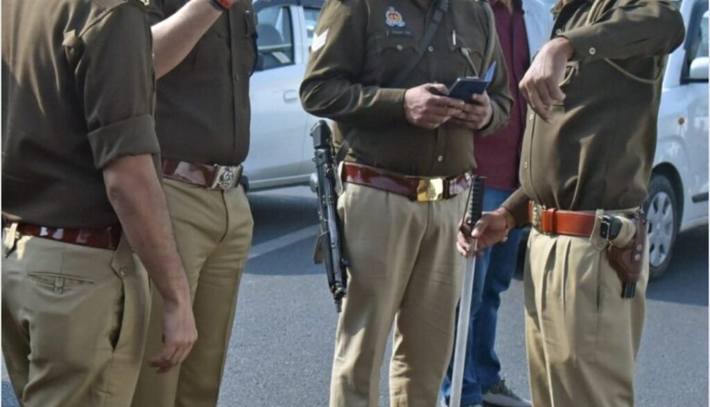 Breaking News हाई कोर्ट का पुलिस पर बड़ा प्रहार: ‘सिर्फ चेतावनी काफी नहीं’… एसपी को सख्त निर्देश, आरोपी प्रधान आरक्षक पर रखें कड़ी नजर गिरफ्तारी और रिमांड प्रक्रिया में लापरवाही पर हाई कोर्ट सख्त, कहा— कानून का अक्षरशः पालन अनिवार्य।