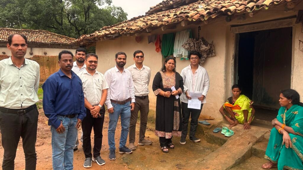 लेमरू क्षेत्र के विलमता और रपटा गांव में सघन मलेरिया जांच अभियान, विशेषज्ञ चिकित्सा दल ने घर-घर पहुंचकर की स्वास्थ्य जांच।
